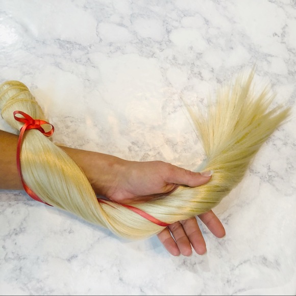 613 Bleach Blonde 20” Hair Extensions - Picture 4 of 6